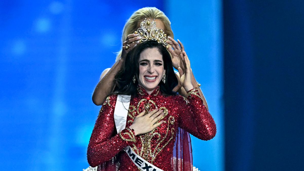 El presidente y copropietario de Miss Universo, Raúl Rocha, negó este lunes las acusaciones de fraude que han circulado sobre la victoria de la mexicana Fátima Bosch en el certamen de belleza, y anunció acciones legales contra medios de comunicación que hayan difundido informaciones que considere difamatorias. El presidente y copropietario de Miss Universo, Raúl Rocha, negó este lunes las acusaciones de fraude que han circulado sobre la victoria de la mexicana Fátima Bosch en el certamen de belleza, y anunció acciones legales contra medios de comunicación que hayan difundido informaciones que considere difamatorias.