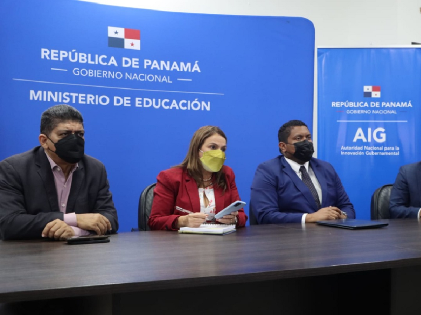 AIG lanza Libreta Digital para las escuelas