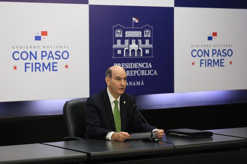 El ministro de Economía y Finanzas, Felipe Chapman, presentó ante la Asamblea Nacional el proyecto de Presupuesto General del Estado para el año fiscal 2025, por un total de B/. 26,084 millones, lo que representa una reducción del 15% en comparación con el presupuesto actual. El ministro de Economía y Finanzas, Felipe Chapman, presentó ante la Asamblea Nacional el proyecto de Presupuesto General del Estado para el año fiscal 2025, por un total de B/. 26,084 millones, lo que representa una reducción del 15% en comparación con el presupuesto actual.