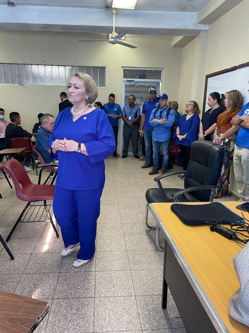 Etelvina de Bonagas, reelecta rectora de la Unachi