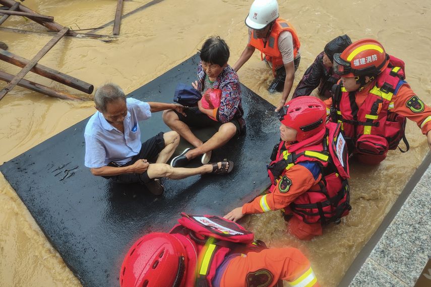 China enfrenta lluvias torrenciales del tifón Doksuri