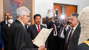 Nuevo presidente busca un gobierno de unidad en una Sri Lanka en crisis
