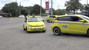 En la ciudad de David, taxistas se quejaron que no pueden sacar provecho al beneficio del combustible, porque en las estaciones solo habilitan una surtidora para despachar, por lo cual piden más celeridad en el proceso.