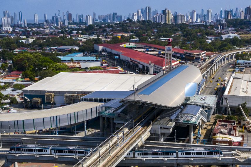 Metro de Panamá inicia desalojo de buhoneros en estaciones