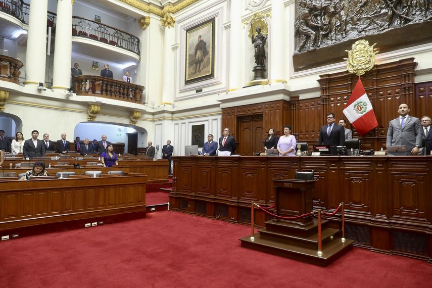Congreso de Perú respalda a gabinete de Boluarte en pleno escándalo de los Rólex