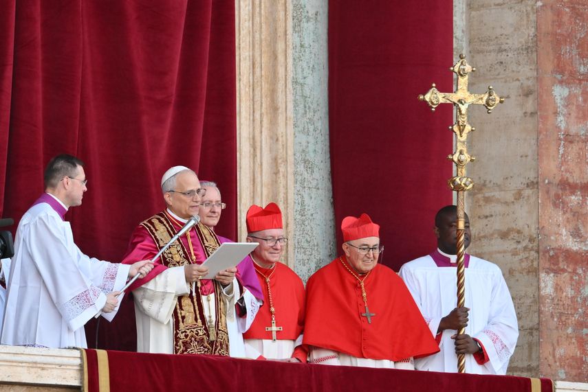 El presidente de Panamá, José Raúl Mulino, expresó este jueves su deseo de que el papa León XIV sea un "faro de paz, unidad y esperanza para la humanidad". El presidente de Panamá, José Raúl Mulino, expresó este jueves su deseo de que el papa León XIV sea un "faro de paz, unidad y esperanza para la humanidad". 