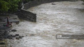 Amanda deja destrucción y muerte en El Salvador