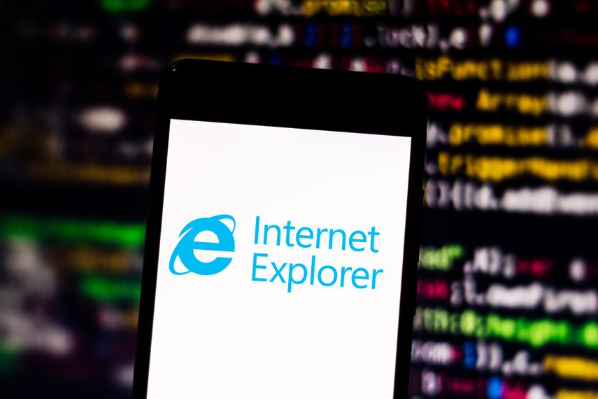 Internet Explorer, el navegador web dominante de la estadounidense Microsoft que a algunos usuarios les encanta odiar, fue dado de baja el miércoles después de 27 años.