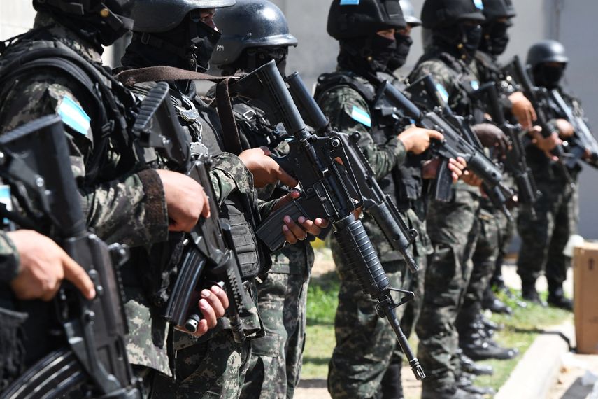 Las operaciones empezaron el 26 de junio, una semana después de que en una cárcel de mujeres en Tegucigalpa, Honduras, reclusas salieran de su módulo e irrumpieran en el que estaban las rivales. Las operaciones empezaron el 26 de junio, una semana después de que en una cárcel de mujeres en Tegucigalpa, Honduras, reclusas salieran de su módulo e irrumpieran en el que estaban las rivales.