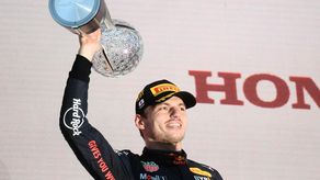 Verstappen logra su segundo título de F1 en una confusa y accidentada carrera en Japón