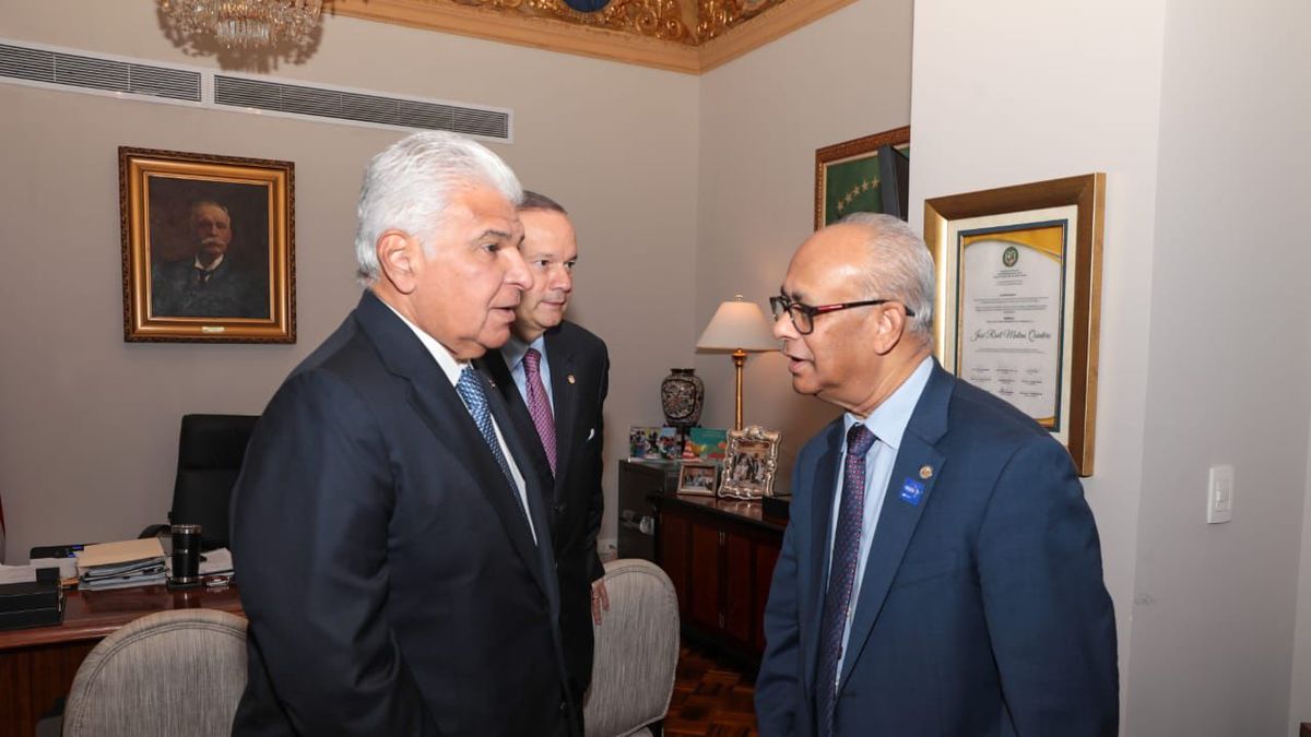 El seguimiento a la actual coyuntura geopolítica y el estado de las democracias del continente fueron los temas abordados este jueves por el presidente de la República, José Raúl Mulino, y el secretario general de la Organización de Estados Americanos (OEA), Albert Ramdin. El seguimiento a la actual coyuntura geopolítica y el estado de las democracias del continente fueron los temas abordados este jueves por el presidente de la República, José Raúl Mulino, y el secretario general de la Organización de Estados Americanos (OEA), Albert Ramdin.