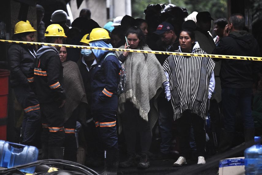 Diez trabajadores atrapados en una mina de carbón en el centro de Colombia fueron hallados muertos, lo que eleva a 21 el balance final de fallecidos por la explosión, dijo este jueves el presidente Gustavo Petro. 