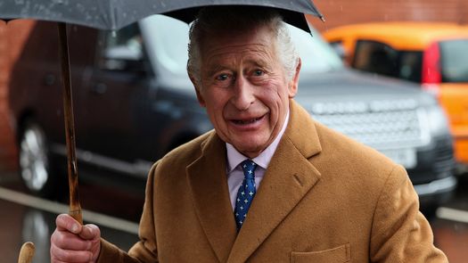 El rey Carlos III dice estar orgulloso por la valentía de Kate tras diagnóstico de cáncer