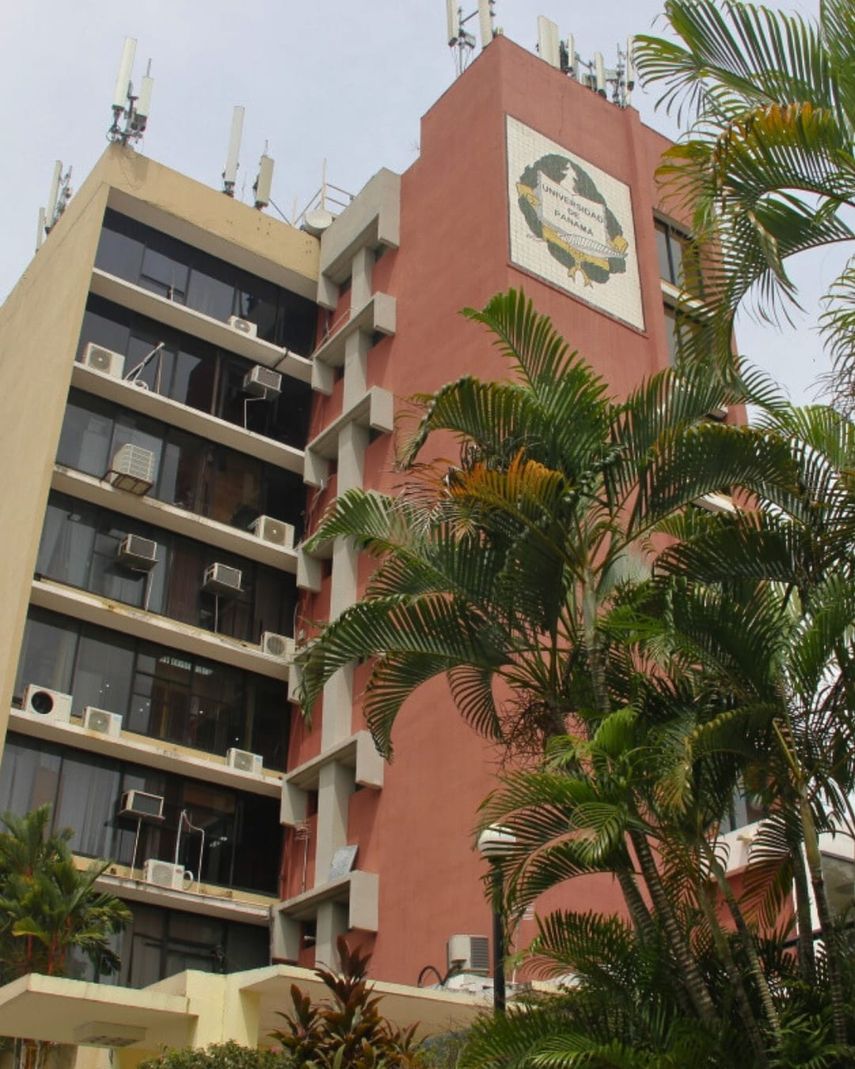 La Universidad de Panamá, a través de un pronunciamiento del Consejo Académico, expresó una postura crítica y contundente respecto a la política exterior de Panamá y su actual relación con los Estados Unidos (EEUU). La Universidad de Panamá, a través de un pronunciamiento del Consejo Académico, expresó una postura crítica y contundente respecto a la política exterior de Panamá y su actual relación con los Estados Unidos (EEUU).