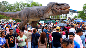 Cerca de 30 mil personas han visitado el Parque Temático “Tierra Jurásica”, una iniciativa gratuita impulsada por la Alcaldía de Panamá y habilitada en el Parque Norte, convirtiéndose en una de las principales atracciones recreativas y familiares de la ciudad.