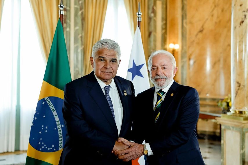 El presidente panameño, José Raúl Mulino, anunció este jueves que realizará una visita oficial a Brasil el próximo 28 de agosto junto a una misión empresarial para presentar "ante ese gran mercado" las ventas de Panamá. El presidente panameño, José Raúl Mulino, anunció este jueves que realizará una visita oficial a Brasil el próximo 28 de agosto junto a una misión empresarial para presentar "ante ese gran mercado" las ventas de Panamá.