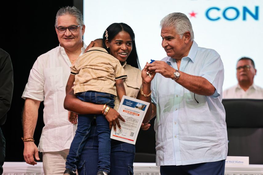 Altos de Los Lagos: entregan más de 540 apartamentos para 2 mil colonenses