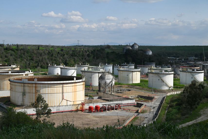 El precio del petróleo se disparó este jueves después de que Irán atacó la mayor planta de gas natural licuado de Catar y refinerías en Arabia Saudita y Kuwait