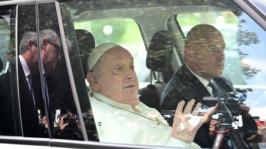 El papa Francisco reaparece en público y condena los bombardeos en Gaza