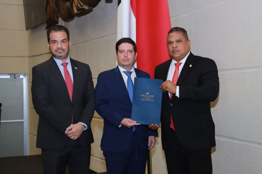 Asamblea Nacional recibe nuevas leyes sobre contrato minero