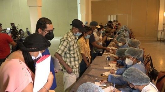 Autoridades sanitarias evalúan acelerar el proceso de vacunación contra la covid-19
