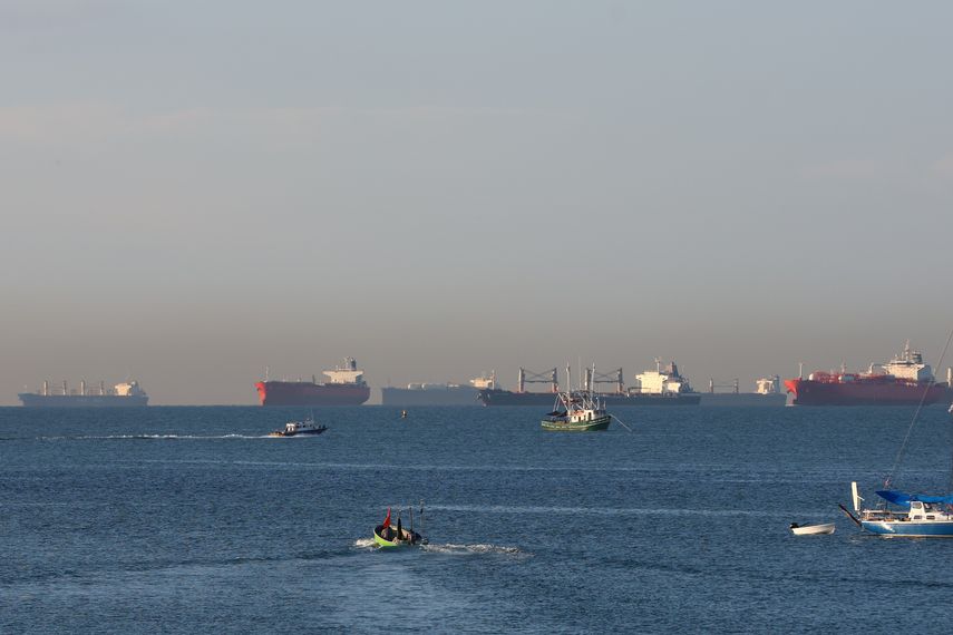 La creciente demanda en el Canal de Panamá, derivada de la crisis en el estrecho de Ormuz, no está congestionando el paso navegable, que opera plenamente - hasta 41 tránsitos diarios cuando lo normal son 36.
