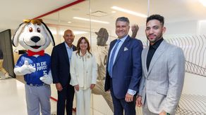 Caja de Ahorros, en alianza con Major League Baseball (MLB), presentó oficialmente el programa Pitch, Hit & Run, una iniciativa que beneficiará a más de 4,000 niños y niñas en todo el país, posicionando el deporte como una plataforma de desarrollo y generación de oportunidades.