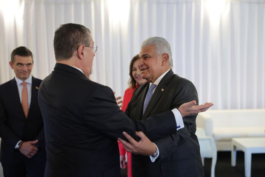 Comienza en Panamá foro económico que reúne a presidentes de ocho países de Latinoamérica