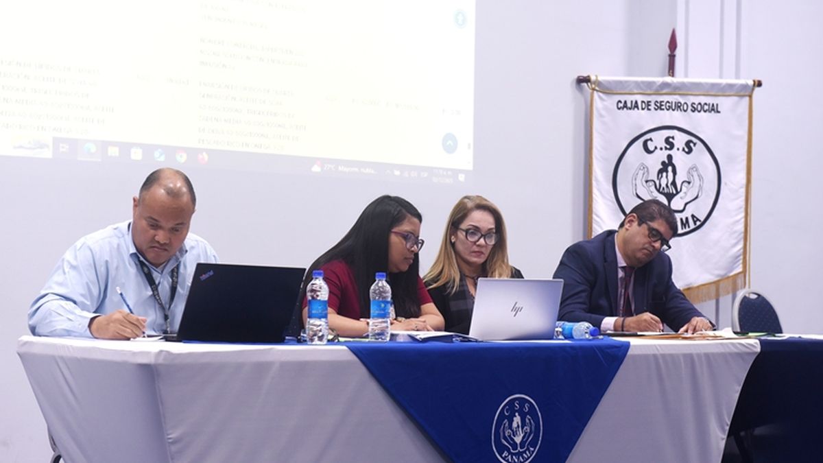 La Caja de Seguro Social (CSS) efectuó la Licitación de Precio Único No. 01-2026, un proceso valorado en B/. 91,979,892.00 destinados a la adquisición de 348 renglones de medicamentos de síntesis química por un período de 15 meses, para garantizar un abastecimiento continuo a nivel nacional. La Caja de Seguro Social (CSS) efectuó la Licitación de Precio Único No. 01-2026, un proceso valorado en B/. 91,979,892.00 destinados a la adquisición de 348 renglones de medicamentos de síntesis química por un período de 15 meses, para garantizar un abastecimiento continuo a nivel nacional.