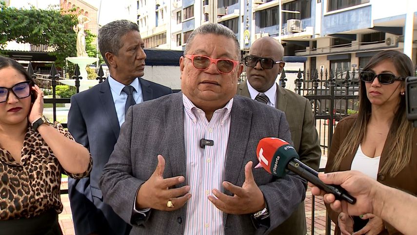 La querella denuncia el proceso de transición entre municipios y el Ministerio de Gobierno.