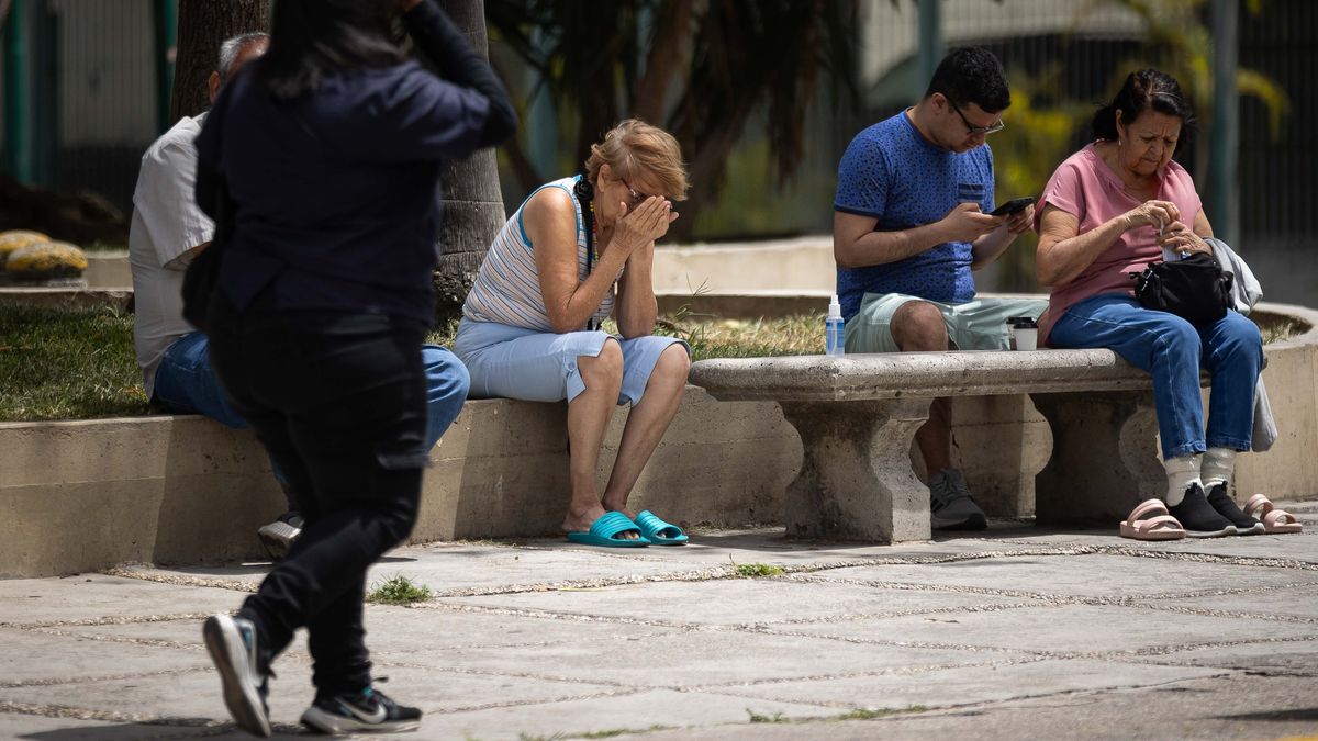 Un sismo de magnitud 3,9 sacudió este viernes zonas del norte de Venezuela, sin que hasta el momento se haya informado de daños o víctimas, pero provocando pánico y evacuaciones de edificios por seguridad, informó la Fundación Venezolana de Investigaciones Sismológicas (Funvisis). Un sismo de magnitud 3,9 sacudió este viernes zonas del norte de Venezuela, sin que hasta el momento se haya informado de daños o víctimas, pero provocando pánico y evacuaciones de edificios por seguridad, informó la Fundación Venezolana de Investigaciones Sismológicas (Funvisis).