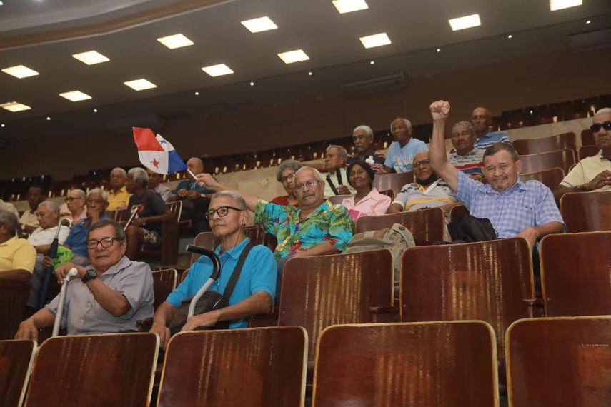 El secretario general de la Asamblea Nacional, Carlos Alvarado, sostuvo una reunión con representantes de la Coordinadora Fecha de jubilados y pensionados para informar sobre los avances en sus demandas económicas. El secretario general de la Asamblea Nacional, Carlos Alvarado, sostuvo una reunión con representantes de la Coordinadora Fecha de jubilados y pensionados para informar sobre los avances en sus demandas económicas. 