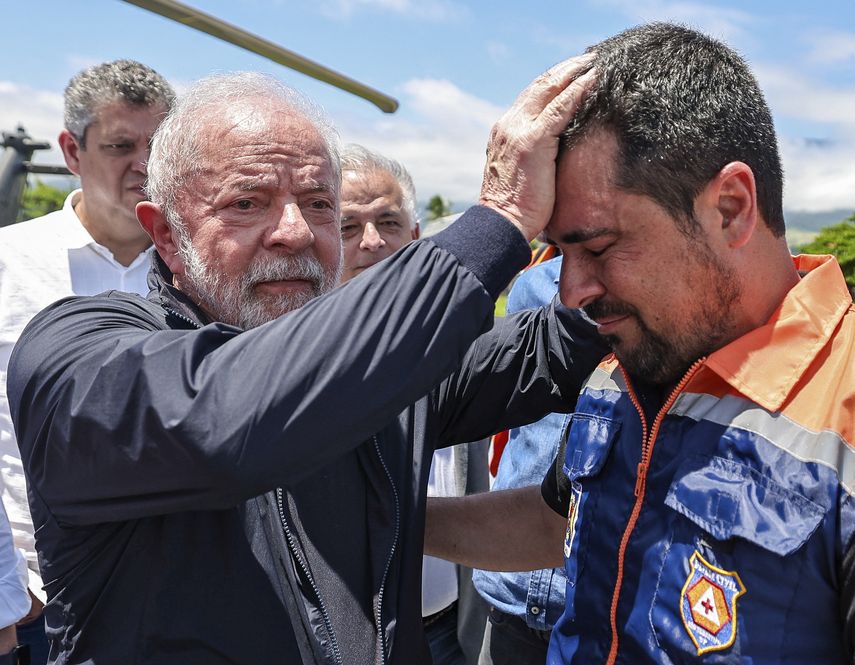 Lula da Silva visita zona donde temporal dejó varios muertos