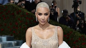 Kim Kardashian sopesa su colaboración con Balenciaga tras polémica campaña