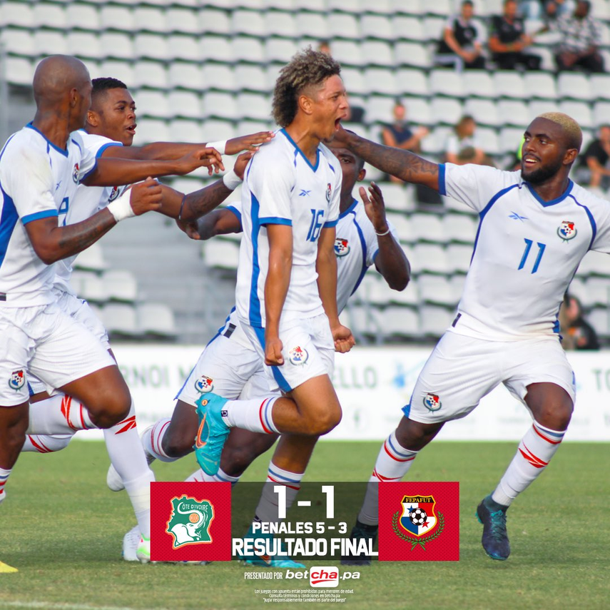Los jugadores de Panamá celebran el gol marcado por José Bernal, que significó el empate al final del tiempo reglamentario. Los jugadores de Panamá celebran el gol marcado por José Bernal, que significó el empate al final del tiempo reglamentario.