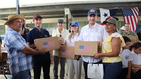 Estados Unidos (EEUU) anunció un millón de dólares adicionales en asistencia humanitaria para Panamá tras el terremoto del 9 de octubre, con lo que su aporte total asciende a $6 millones, informó el embajador estadounidense Kevin Marino Cabrera durante una visita a las comunidades afectadas en la provincia de Los Santos.