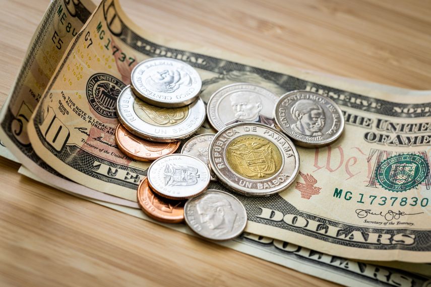 La Autoridad de Protección al Consumidor y Defensa de la Competencia (Acodeco), señaló hoy que los agentes económicos (comercios) están en la obligación de recibir todas las monedas de curso legal en Panamá. La Autoridad de Protección al Consumidor y Defensa de la Competencia (Acodeco), señaló hoy que los agentes económicos (comercios) están en la obligación de recibir todas las monedas de curso legal en Panamá.