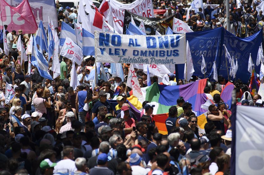 Argentina: Gremios rechazan reformas de Javier Milei y ratifican huelga nacional