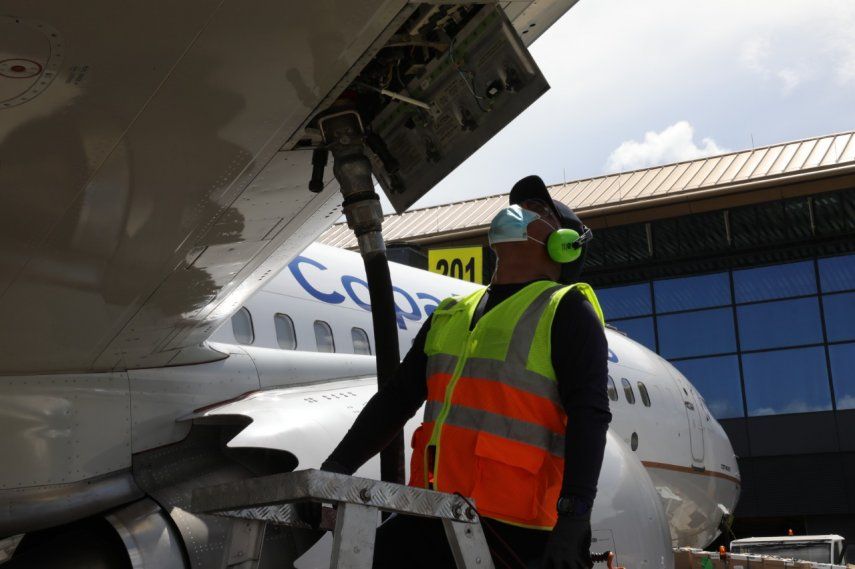 El sistema soterrado de combustible de la Terminal 2, se une al de la Terminal 1 y el Muelle Norte para brindar abastecimiento a todos los puentes que operan en Tocumen. AFP