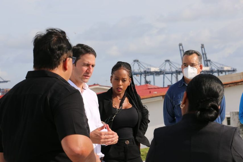 El administrador de la Autoridad de Turismo de Panamá (ATP), Iván Eskildsen, y el gerente general de la Zona Libre de Colón, Giovanni B. Ferrari, suscribieron un convenio de cooperación que permitirá el uso de un globo de terreno, ubicado en el Fuerte de Lesseps.