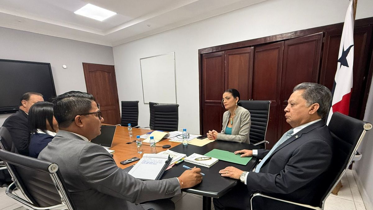 Reunión entre el Minsa y el Ifarhu, busca actualziar convenios. Reunión entre el Minsa y el Ifarhu, busca actualziar convenios.