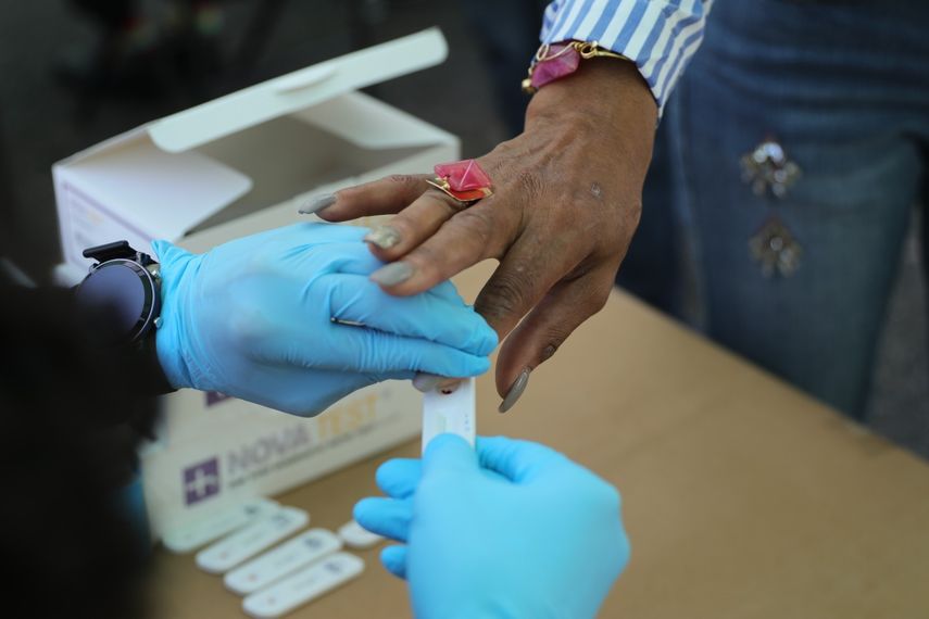 Consumo de alcohol y sexo sin protección disparan riesgos de VIH en Panamá