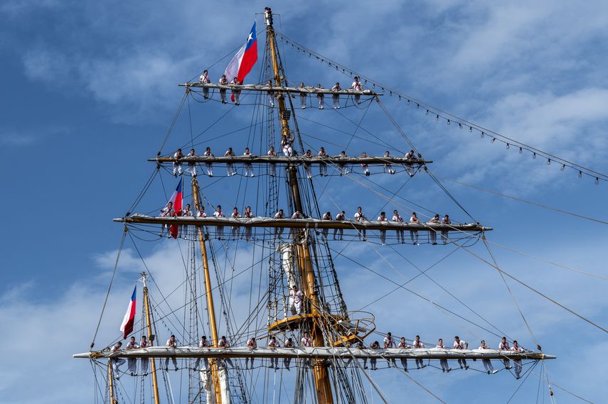 El buque escuela Esmeralda de la Armada de Chile arriba al puerto de Balboa en la zona del Canal de Panamá. El velero de instrucción Esmeralda inició una visita de cinco días a Panamá. | Foto: AFP El buque escuela Esmeralda de la Armada de Chile arriba al puerto de Balboa en la zona del Canal de Panamá. El velero de instrucción Esmeralda inició una visita de cinco días a Panamá. | Foto: AFP
