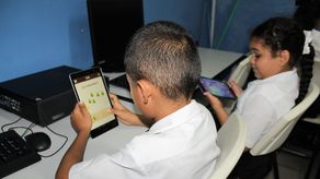Un 60% de las escuelas en Panamá se benefician de conectividad a Internet