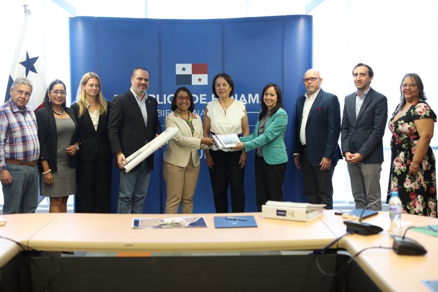 Plaza de Francia: Entregan planos para su restauración