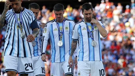 La MLS anunció este sábado que los argentinos Lionel Messi y Rodrigo De Paul, ambos del Inter Miami, quedan exentos del All-Star de la próxima semana después de haber disputado el Mundial hasta sus últimas instancias. La MLS anunció este sábado que los argentinos Lionel Messi y Rodrigo De Paul, ambos del Inter Miami, quedan exentos del All-Star de la próxima semana después de haber disputado el Mundial hasta sus últimas instancias.