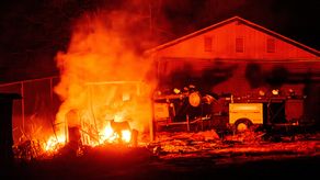 Nuevo incendio forestal en California eleva cifras de evacuaciones