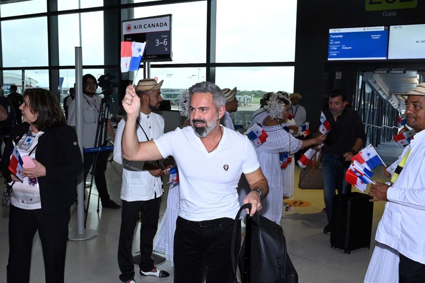  Air Canada reanuda vuelos a Toronto.