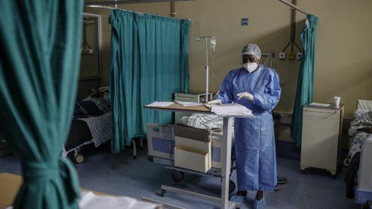 Sudáfrica considera tristes las restricciones de viaje debidas a ómicron