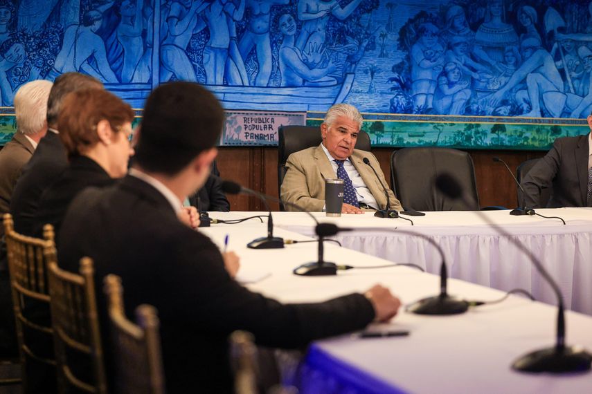 Mulino avanza en la búsqueda del consenso al reunirse con los diputados de MOCA